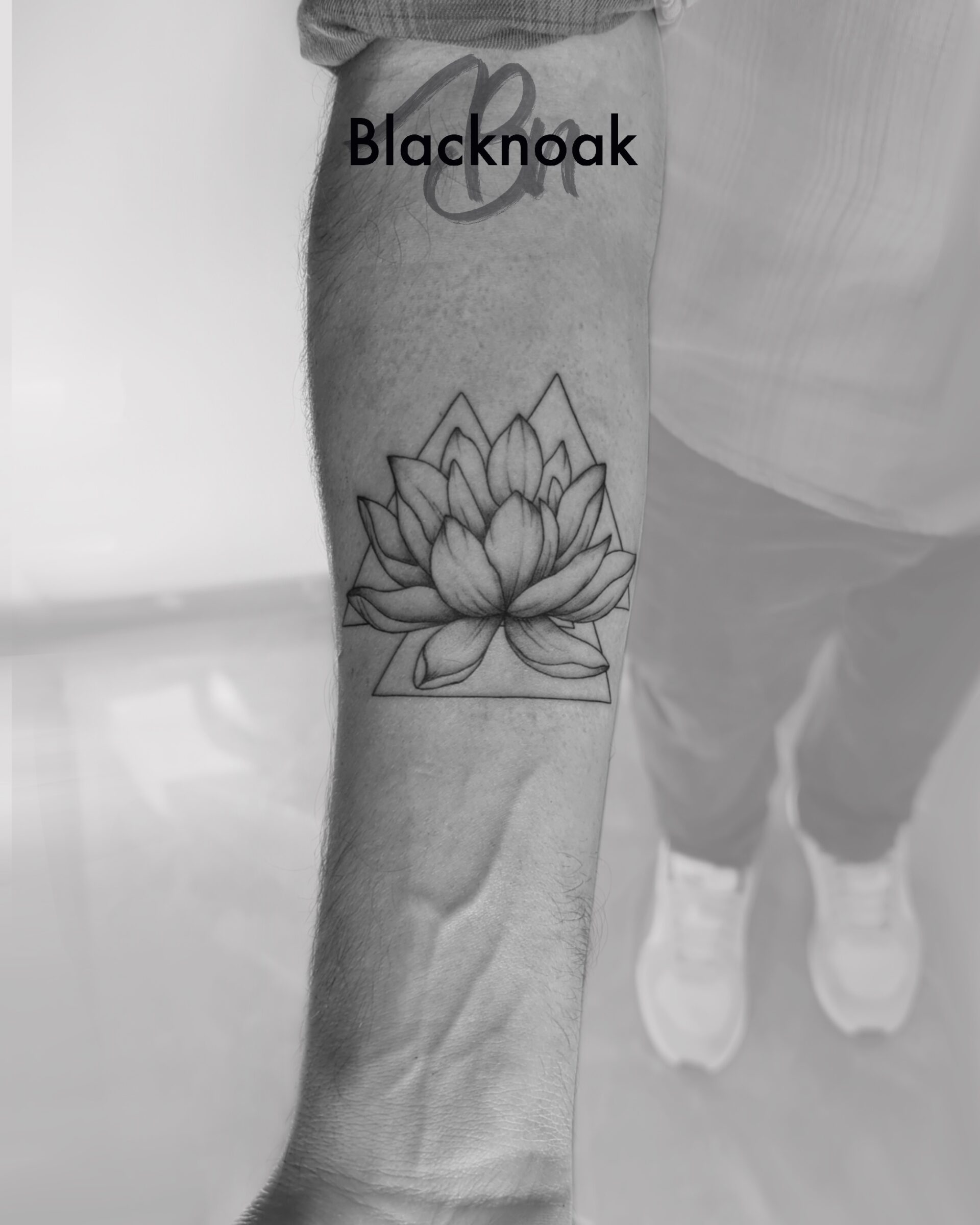 tatouage Lotus & 3 triangles